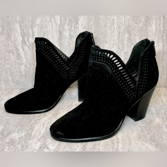 Vince Camuto Perforated Black Suede Leather Ankle Zip Boots Booties Heels 8M - Picture 4 of 10